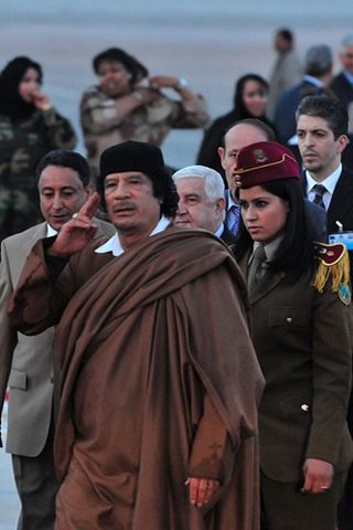 Gaddafi_Damascus__amazon_girl_military_gucci_wearing_20084