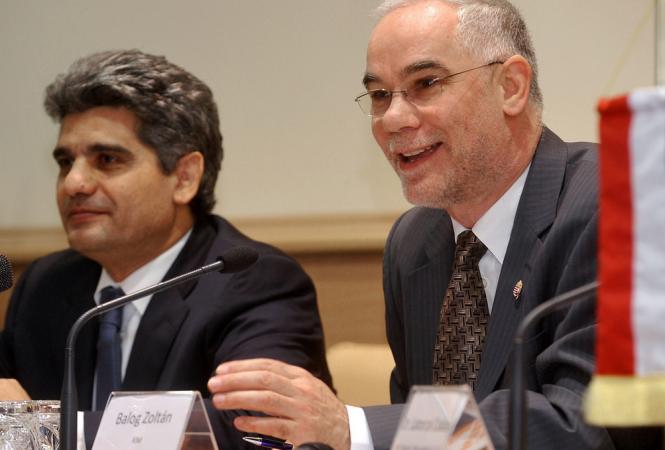 13de8cb397a7bce43eeb1f41b4d02508