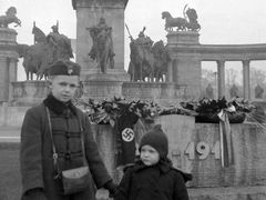 3004954_e829bc16ce4dae87c0b67835a7cdb173_wm