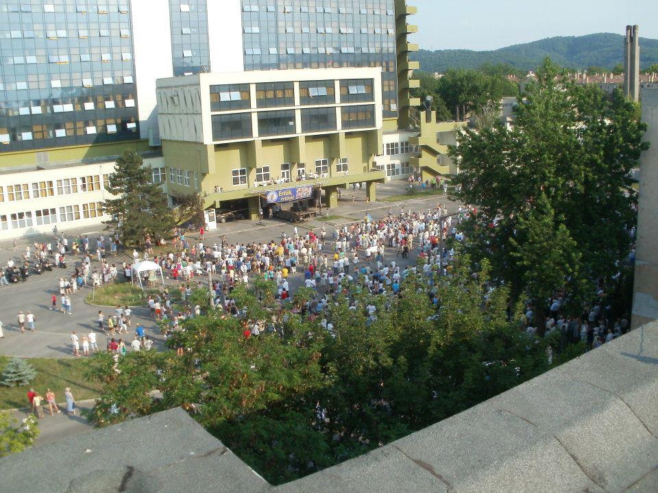 600894_402737789772605_1942276156_n