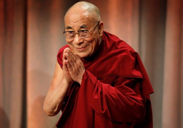 1000 1.-tibets-exiled-spiritual-leader-the-dalai-lama-greets-an-audience-in-boston-e1352778423892 20130201 163741
