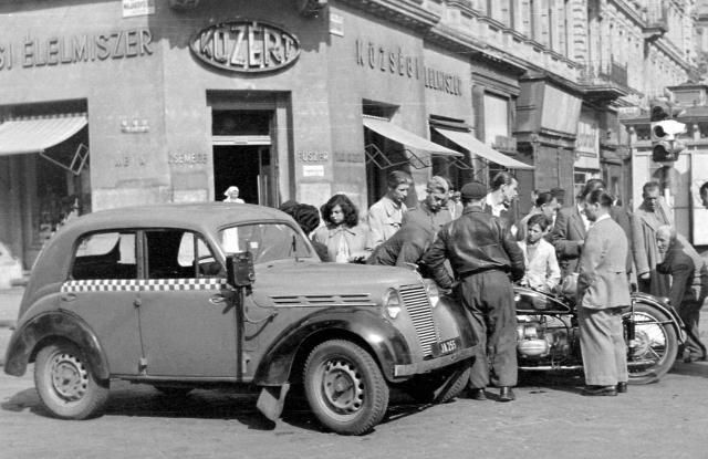 Taxi1953Fortepan-iMRe 1 oszlopos breaking