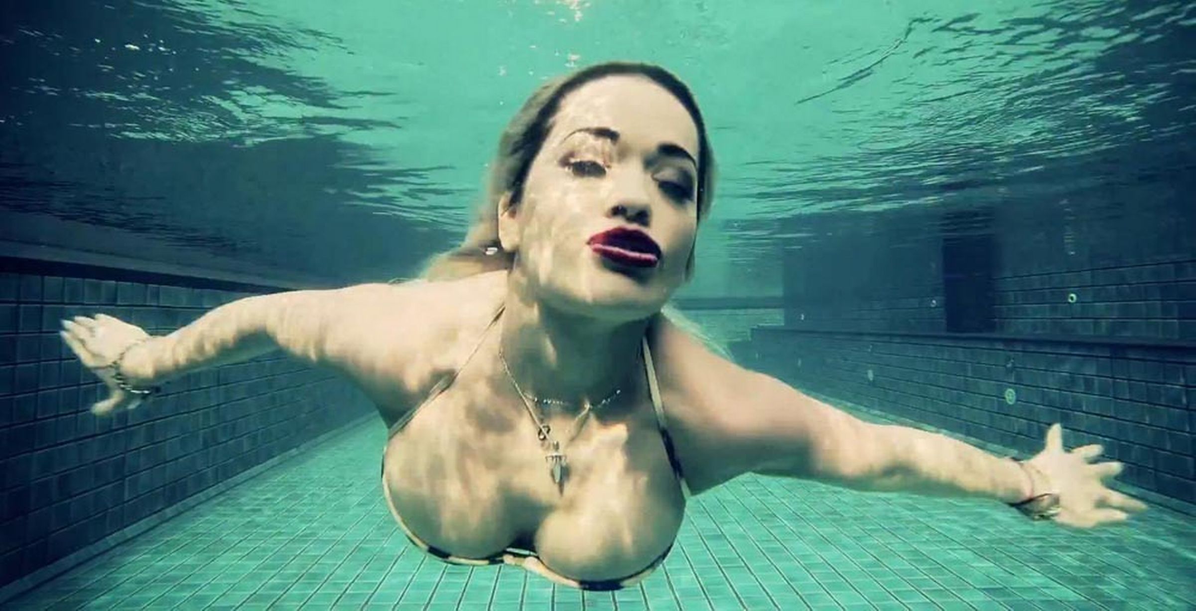 31Rita Ora