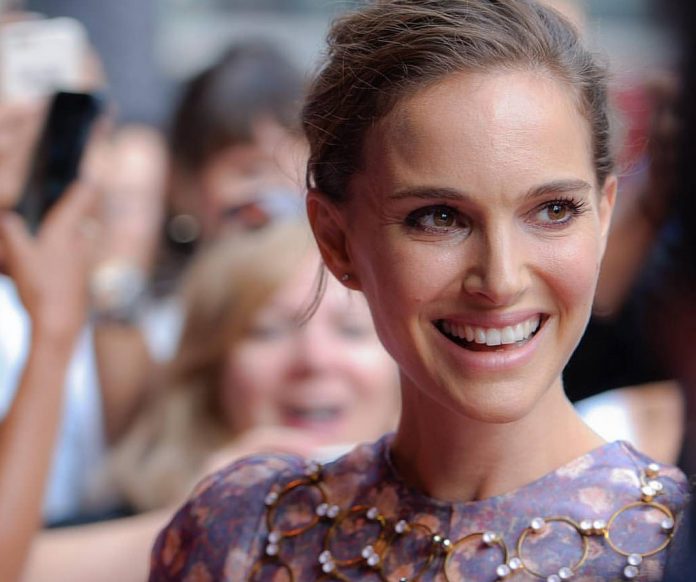 Natalie Portman 696x582