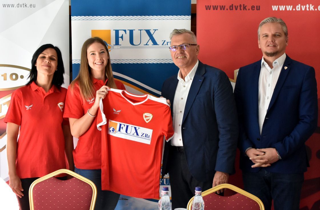Roplabda sajtotajekoztato friss sajtotajekoztato dvtk fux1120