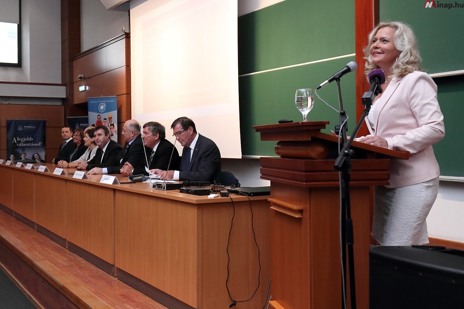 felnottkepzes konferencia 180904ml 1