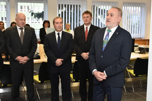 kormanyablak atadas a vologdan kissvk 04