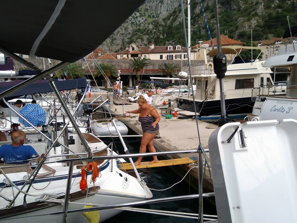 33964524 1903306766367623 854911371958026240 n