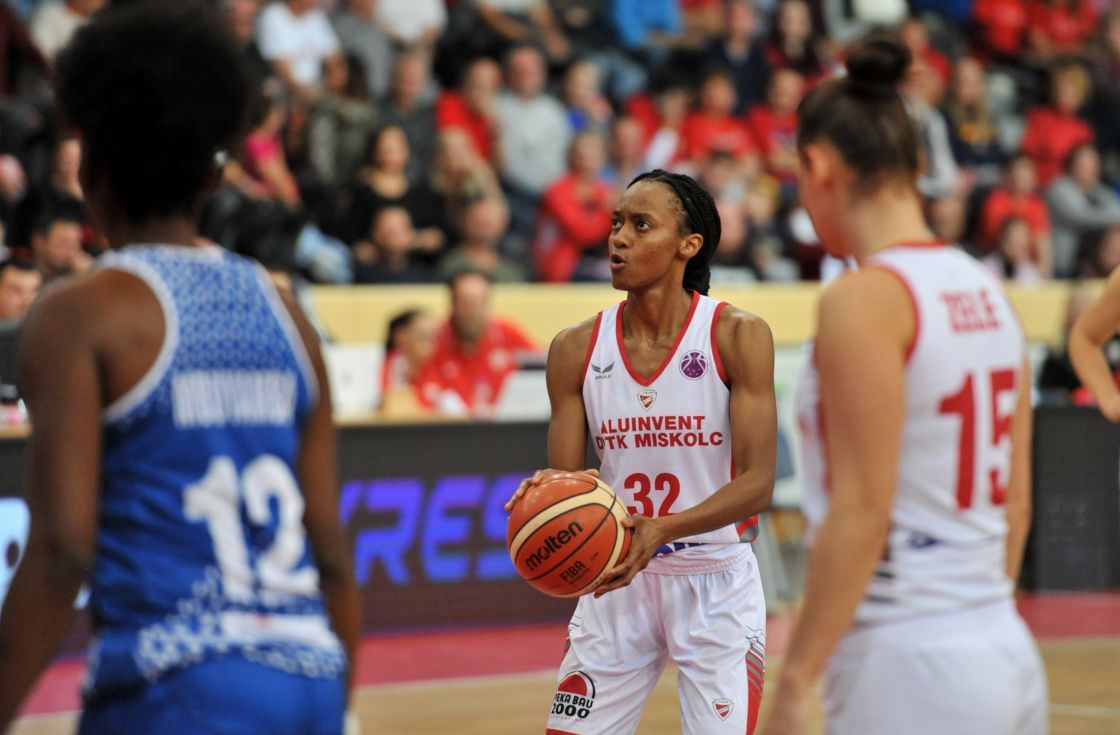 Szerdan ujra itthon jatszik az Aluinvent DVTK friss shatoriwalkerkimbrough aluinventdvtk basketlandes 2019 2020 1120