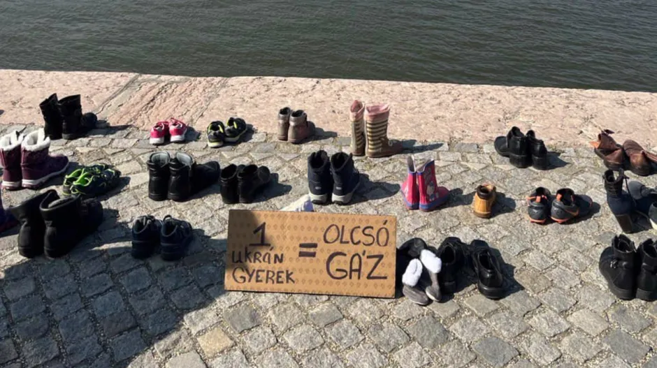 Spontán tüntetést tartott a Jednyst (Egység) Ukrán Egyesület Budapesten a Cipők a Duna-parton holokauszt-emlékmű közelében – Északhírnök
