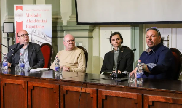 mab politologusok valasztas 260401ml 0.jpg