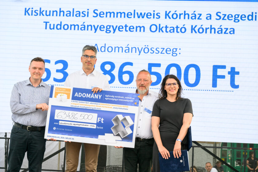 adományátadás