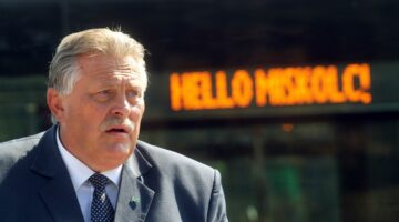 0040c9b7032548c9ad49e7b965cac4cc