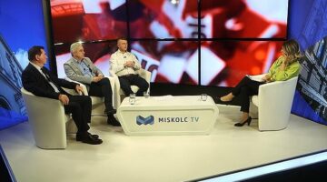 01_cimlap_holding_beszelgetes_minapstudio0208_2