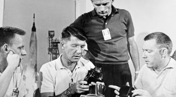 81576d36057b50b8ce52455a098250a44b2c8ff6 walter schirra web