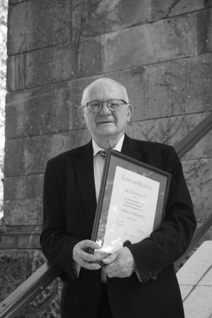 988ba5e674cc42a9ac0675fb305a48a1