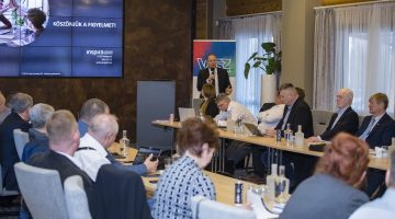 Ádám Imre az elnökségi ülésen