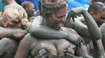 Boryeong_Mud_Festival_girls