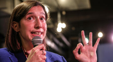 Elly Schlein durante l'incontro 'Parte da noi' nel quale ha annunciato la sua candidatura alla guida del Pd, Roma, 04 dicembre 2022. ANSA/GIUSEPPE LAMI