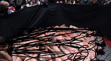 EDITORS NOTE: Graphic content / A group of naked activists demonstrate to demand the closure of fur farms in Madrid on January 15, 2023. (Photo by Thomas COEX / AFP)