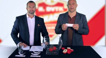 Kiraly_Gabor_sorsolta_ki_a_II_DVTK_Rakaczki_Kupa_csoportbeosztasat_friss_kiraly_gabor_sorsolas_1120