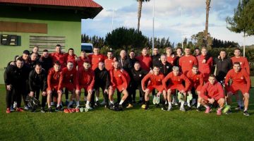 Megerkezett_a_DVTK_a_spanyolorszagi_edzotaborba_friss_edzotabor_elso-edzes_csapatfoto_1120_uj-3
