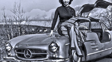 Sophia-Loren-Mercedes-Benz-300SL-Gullwing-1955-featured