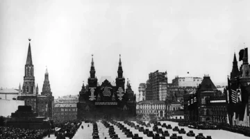 Tupolev-ANT-20-Maxim-Gorky-overflying-Red-Square-Moscow-1