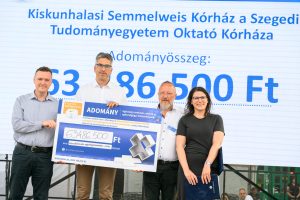 adományátadás