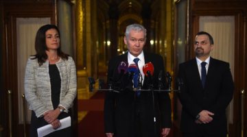 afeb18cd-72e2-464d-8459-f1d491aaff9d