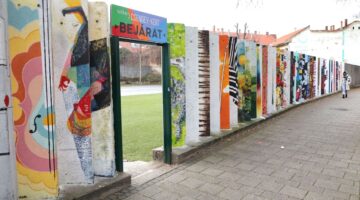 b264b55cd2c54625ae5bcd5f2390e417