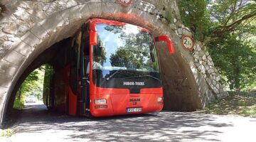 baleset_lillafured_atjaro_turistabusz_220619_ml-3