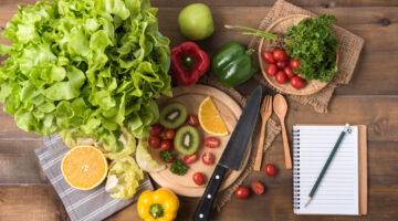 Salad,Vegetables,And,Fruit,,Tomato,Bell,Pepper,,Parsley,,Orange,And