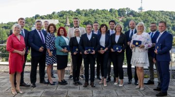 fbaa9a9e74a74231b84301be989f0186