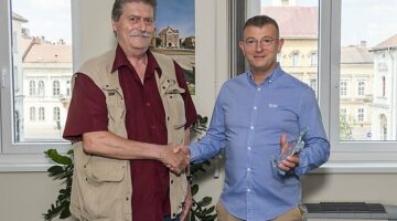 holding-kossuth-jozsef-dijazott_20210705_bl_web_003