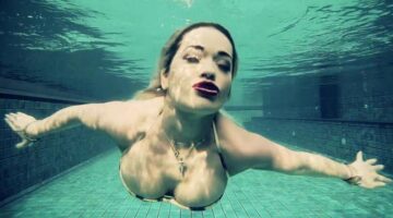 31Rita Ora