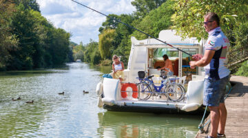 Horgaszas Nyaralohajozas Tisza Nicols Motorcsonak Jacht Hajoberles HAjozashu