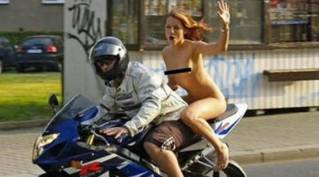 motorbikepassengerwasstoppedbytrafficpoliceinConstantaRomania