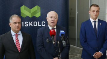 kriza_akos_szeles