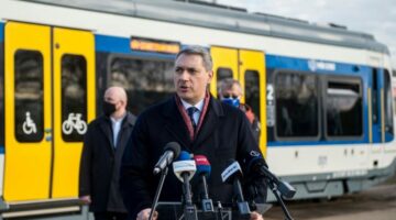 lazar-train-tram-mti-1000x600