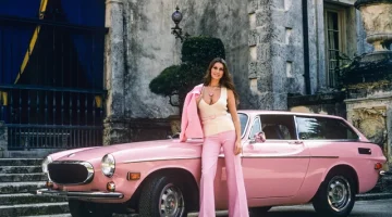 marilyn cole posing with her volvo 1800 es playboy playmate v0 vnb6fc1sbs4b1