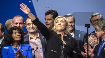 marine-le-pen-salute