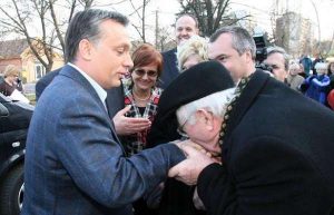 orban nyugdijas kezcsok