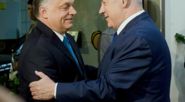Jeruzsálem, 2018. július 19.
Benjámin Netanjahu izraeli miniszterelnök (j) fogadja Orbán Viktor miniszterelnököt Jeruzsálemben 2018. július 19-én.
MTI Fotó: Koszticsák Szilárd