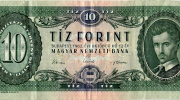 Zöld szín? tíz forintos bankjegy 131331-es sorszámmal. A Magyar Nemzeti Bank bocsájtotta ki 1962. október 12-én. Az elején Pet?fi Sándor portréja, a hátulján Jankó János: Folyóparti táj cím? alkotása látható. A bankjegy használt, de jó állapotú.