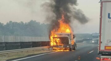 polgar-kigyulladt-kamion-768x512