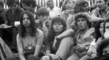 rock_festival_stadium_auditorium_fortepan_88146-e1678203442640