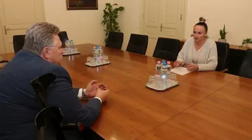 ukran-menekultek-segitsegnyujtas-pm_pr_20220225_7