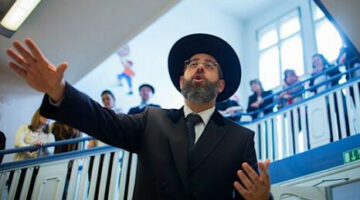 xrabbi-blau-chiefrabbi-12014-1423644583.jpg.pagespeed.ic.zhtCu11qZM